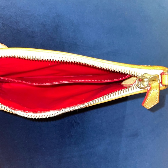 Dooney and Bourke signature 1975 wristlet - Picture 3 of 3